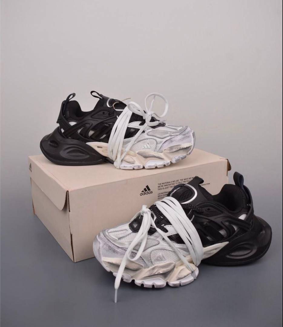 Adiddas XLG Runner Deluxe in White Black