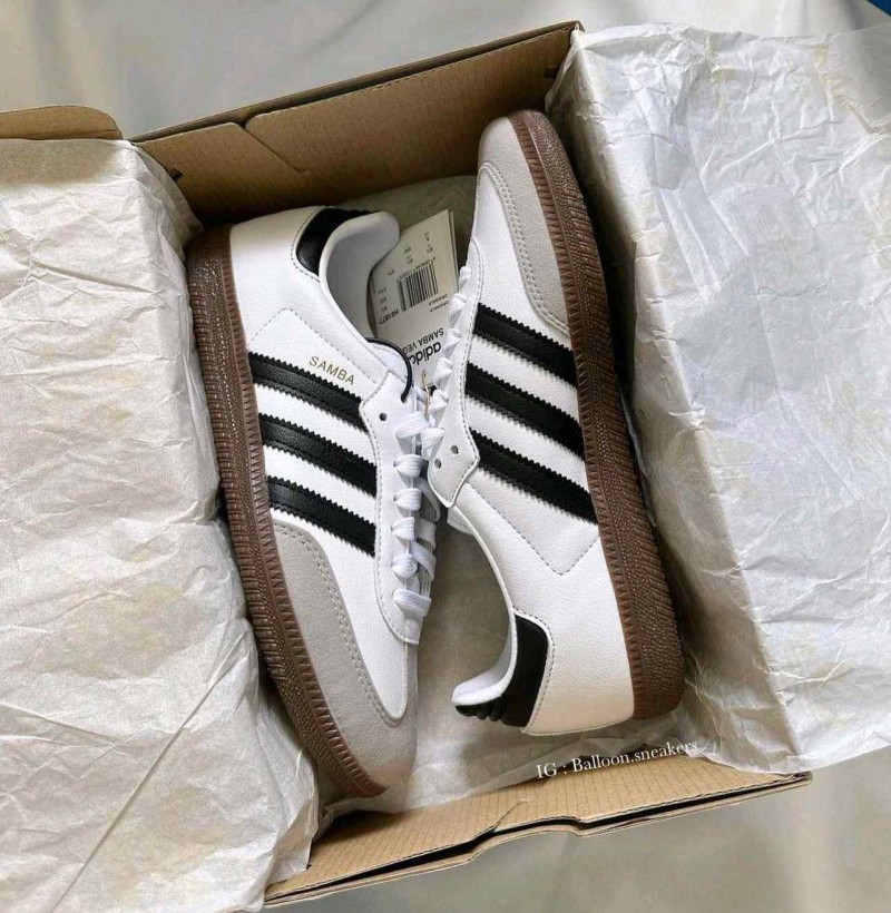 Adidas_Samba_White_to_Black