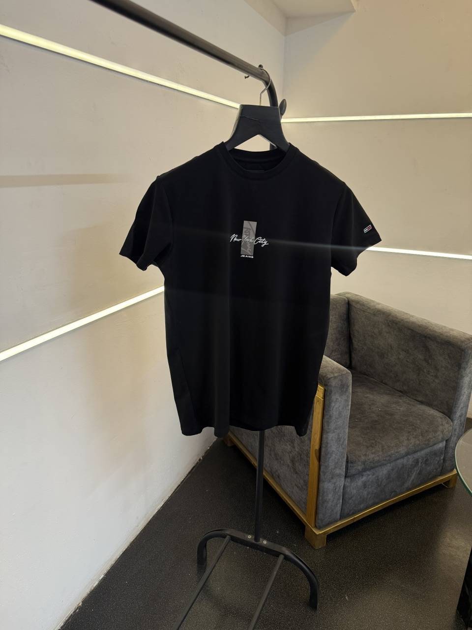 Tommy hilfigar black imported round neck tshirt