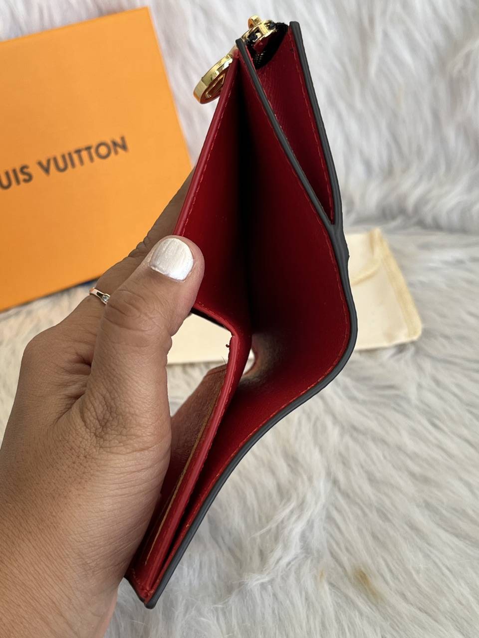 Loius Vutton_Lisa_Inside-Red_Flap_Wallet_With_OriginalBox_DustCover_Booklet_Highend