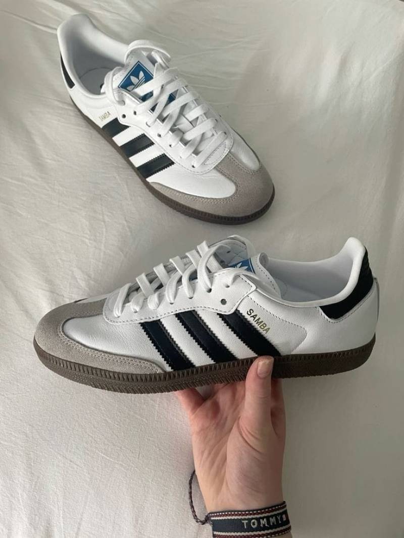 Adiddas Samba White to Black 1079