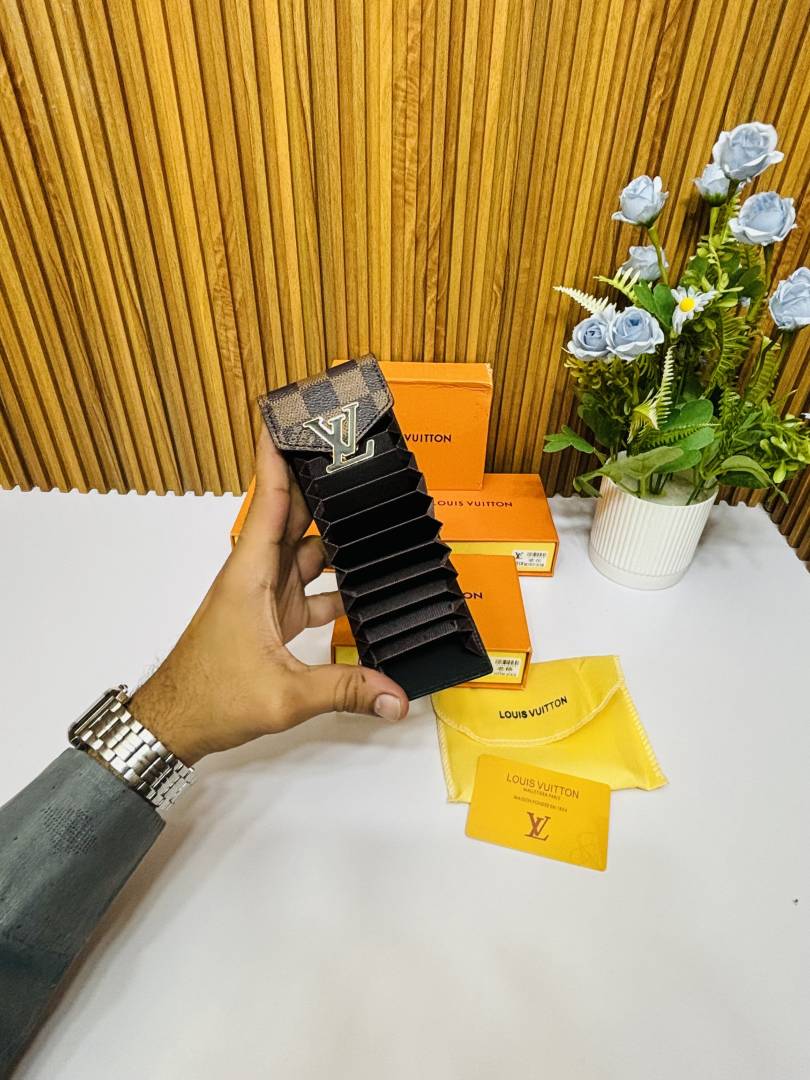 150 LV LOUIIS VUITTON CARD HOLDER WALLET
