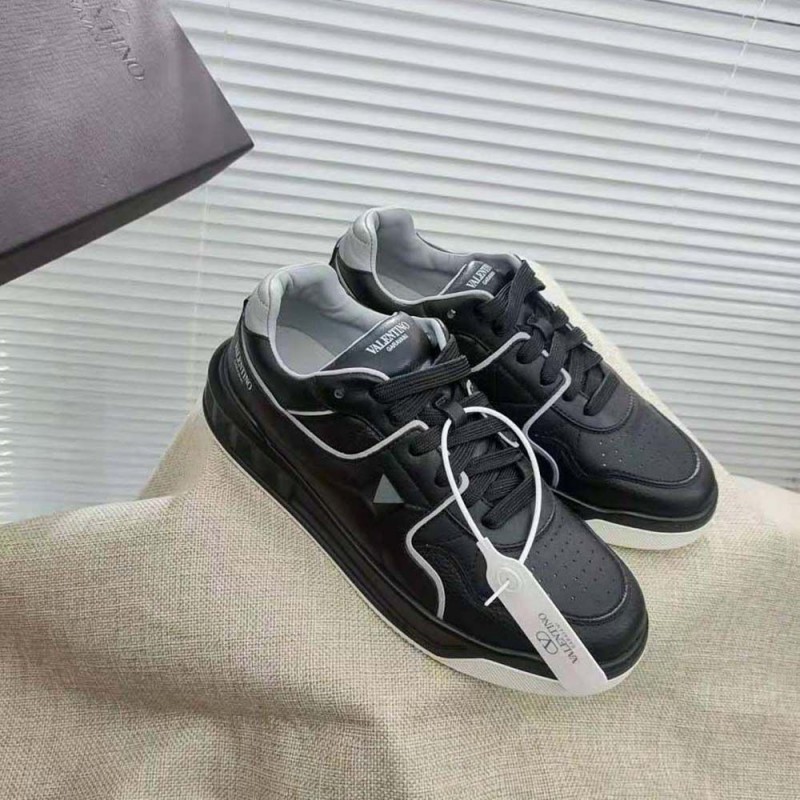 valentynoo garavani one stud black sneakers--