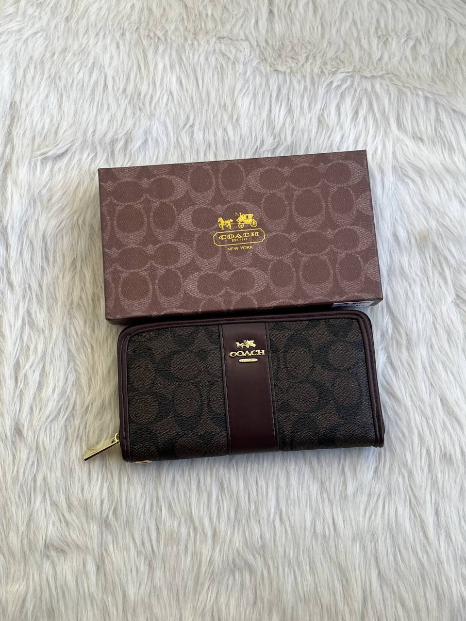 Coach 127 CB Long Zippy Wallet With OriginalBox
