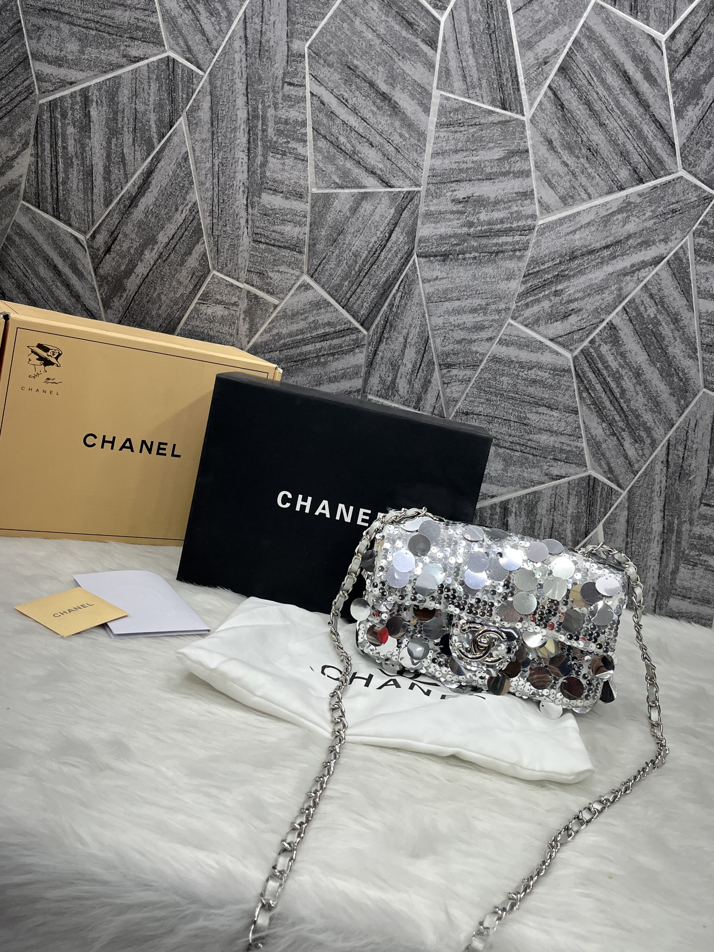 Chennel_Sequin_Silver_Flap_Party_Bag_With_DoubleBox_Premium