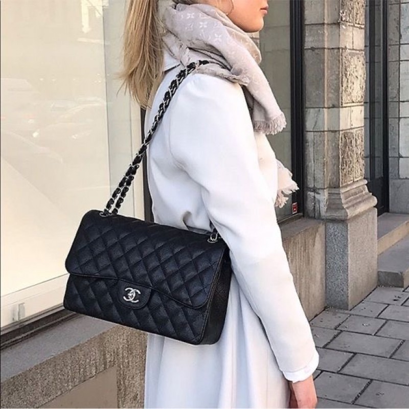 Chennel_Jumbo_Classic_Flap_Textured_Black_With_OriginalBox