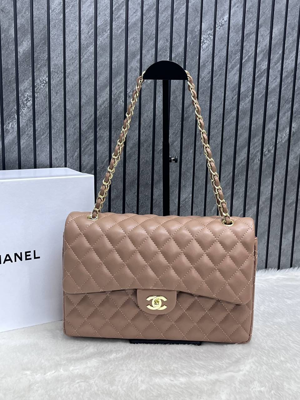 Chennel_Jumbo_Extra_Large_Size_Leather_ShoulderBag_With_OriginalPacking