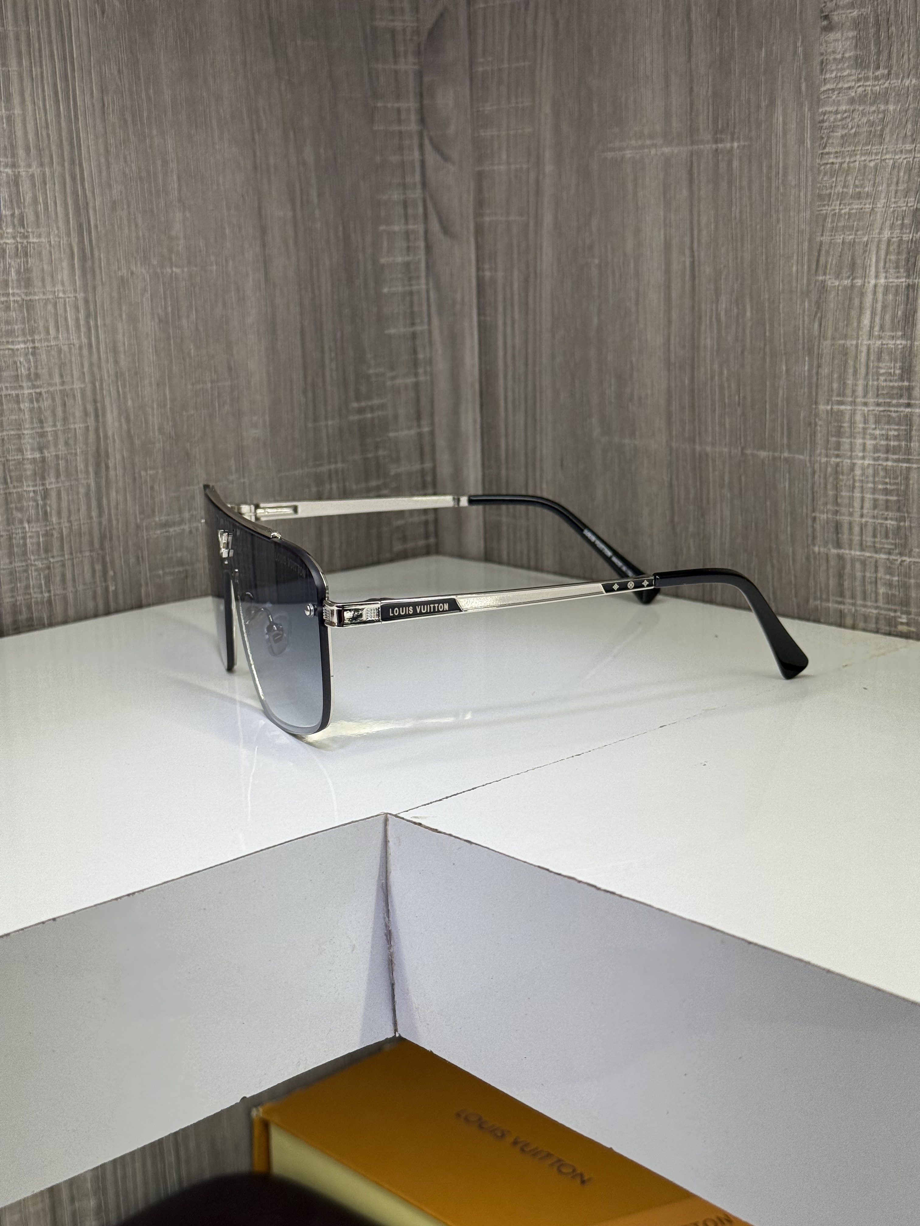 Loui Vuitton 2031 Premium sunglass