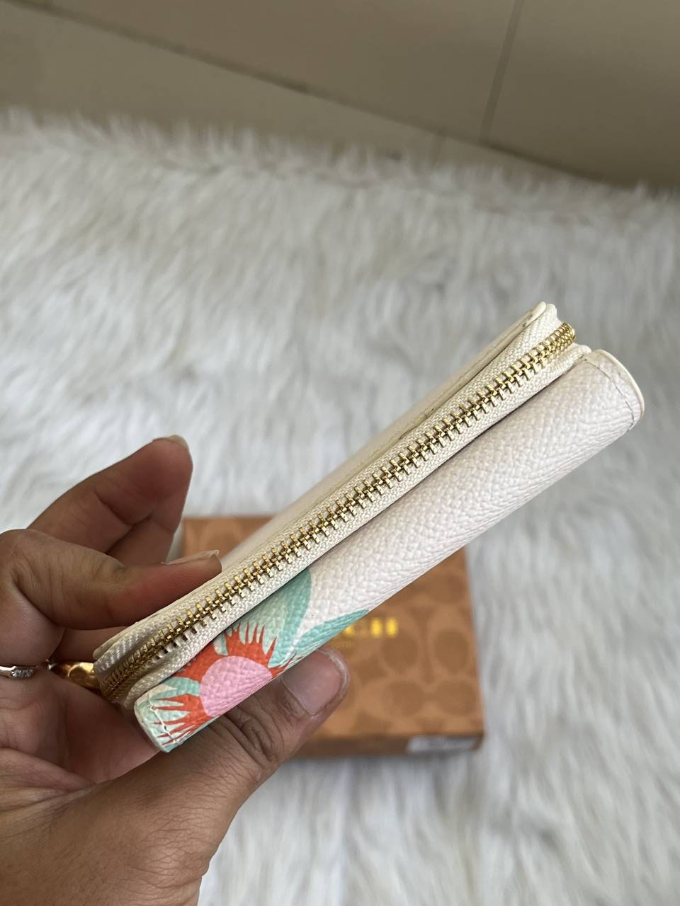 Coach_116_White_Trifold_Wallet_With_OriginalBox_DustCover_Premium