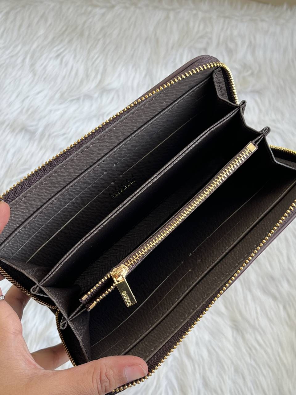 Guchi_129_Zippy_Wallet_With_OriginalBox