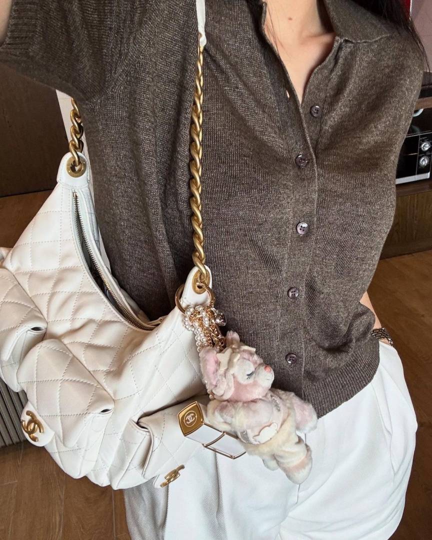 Chaneel_CB_Cargo_Shoulder_Hobo_Leather_White_With_DustCover_CarryBag