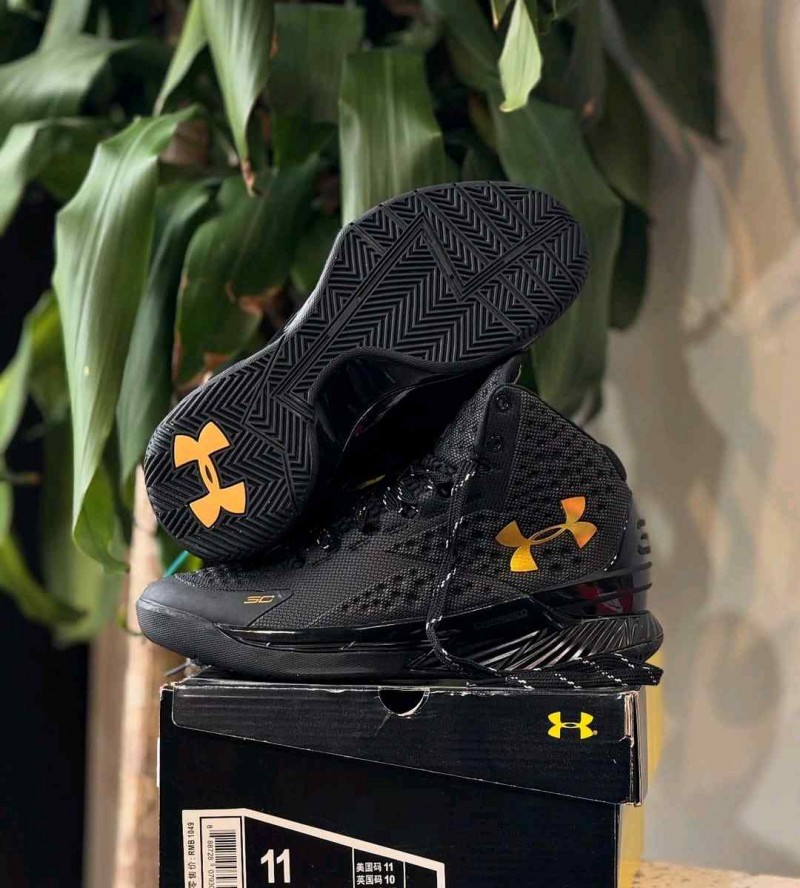 UNDERR ARMOUR UA CURRY 1 GOLD BANNER BLACKOUT