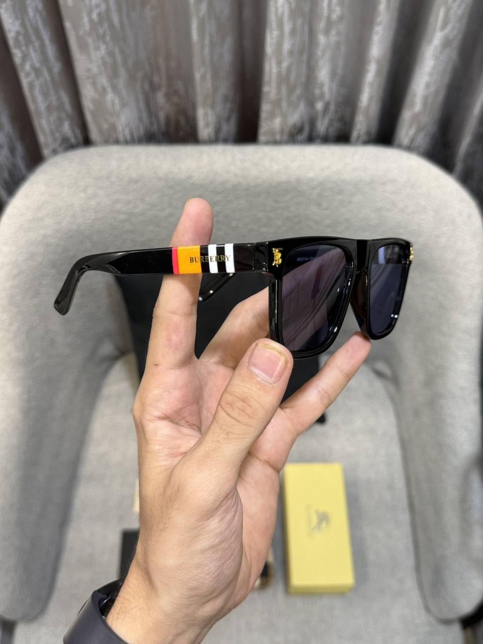Burbery 2114 Premium sunglass ( Glossy Frame )