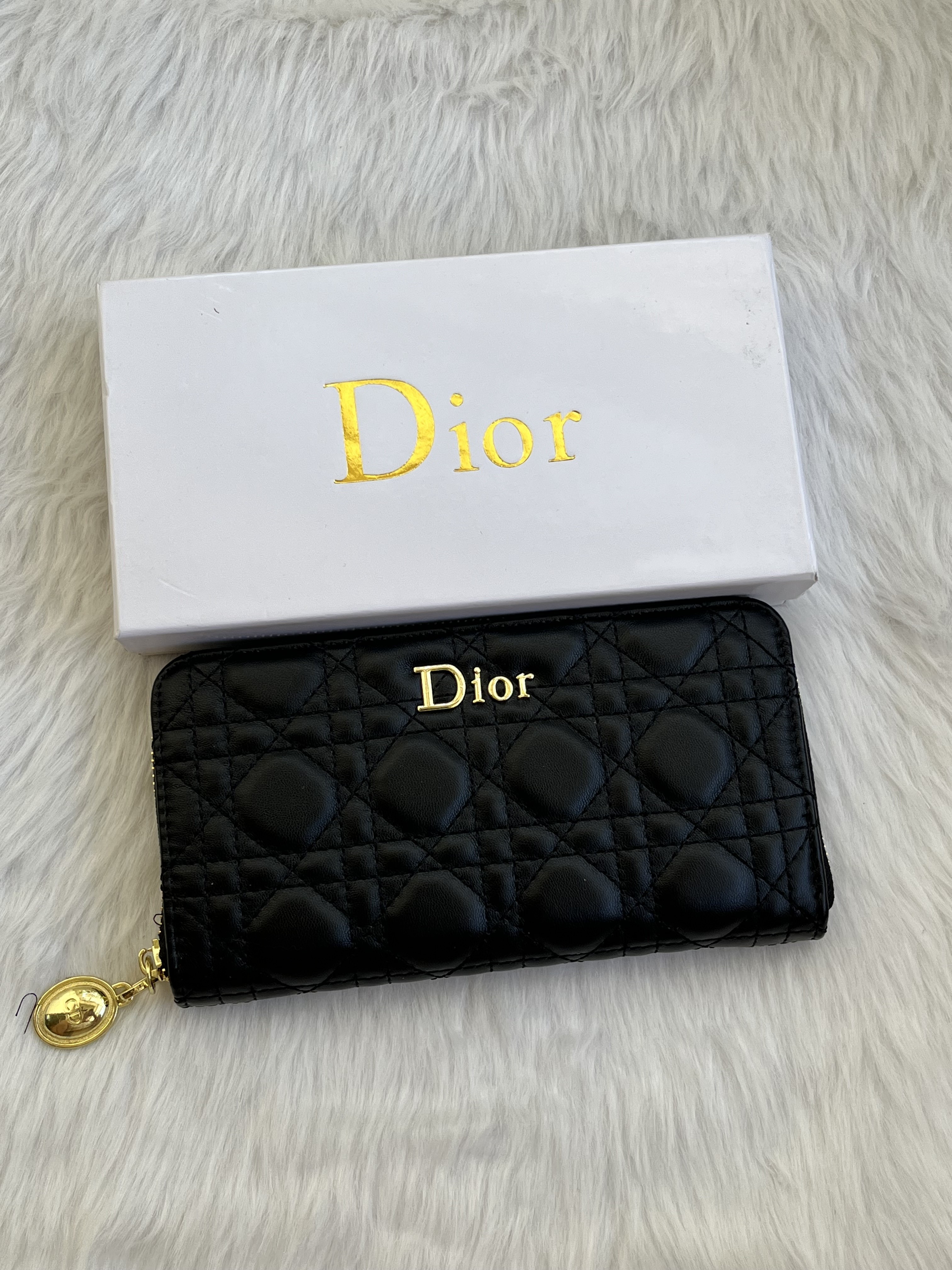Diyor_70-86_Black_Zippy_Wallet_With_OriginalBox