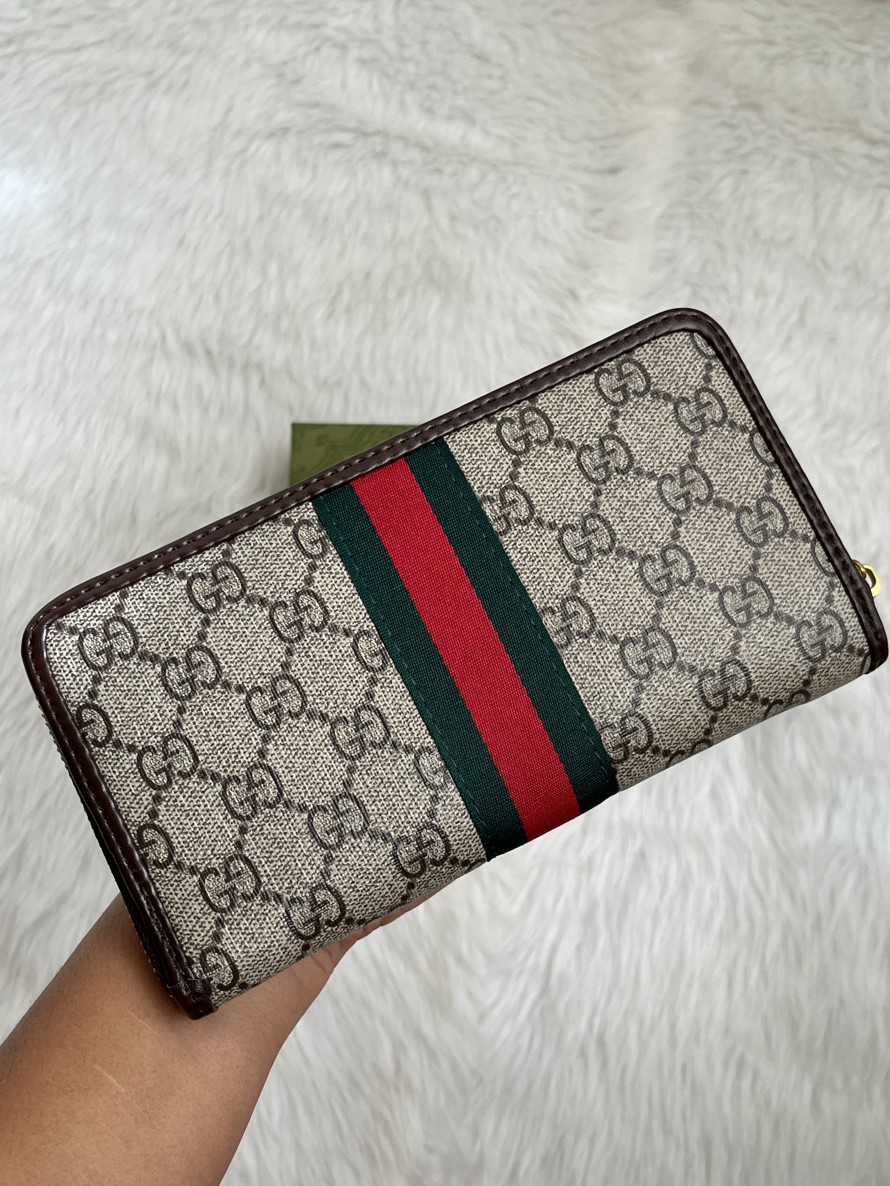Guchi_88_Zippy_Wallet_With_Original_Box