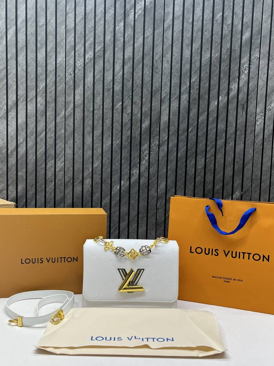 Loius Vutton_Twist_MM_ShoulderBag_With_OriginAuldoubleBox_DustCover