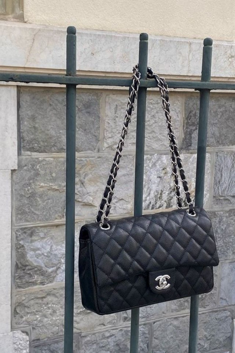 Chennel_Jumbo_Classic_Flap_Textured_Black_With_OriginalBox