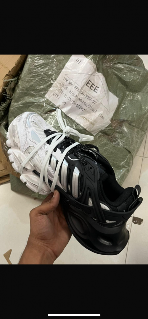 Adiddas XLG Runner Deluxe in White Black
