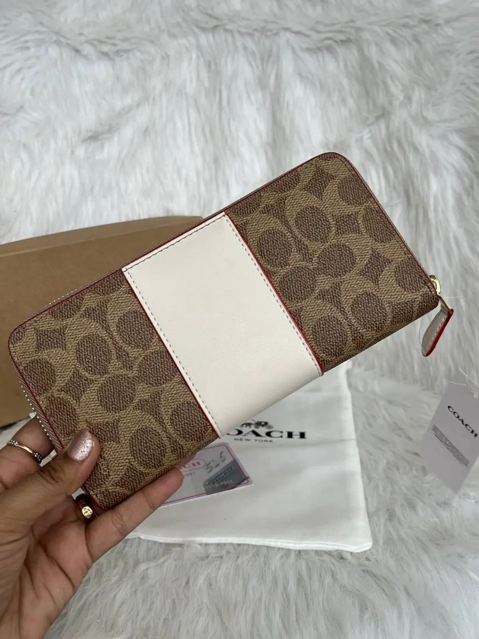 Coach 10-2 Premium quality zipper Wallet With Box Tags DustCover Highend Quality - Image 4