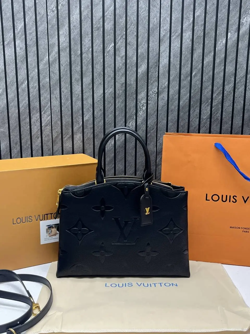 Louis Vuitton CB Petite Palais Handbag With OriginalBox CarryBag - Image 8
