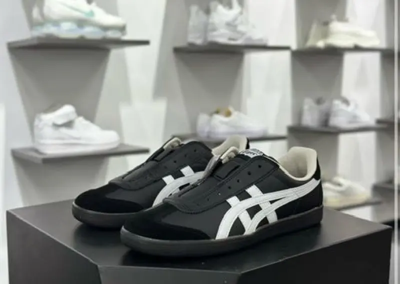 Onitsuka Tigar Tokuten Slip On Black - Image 4