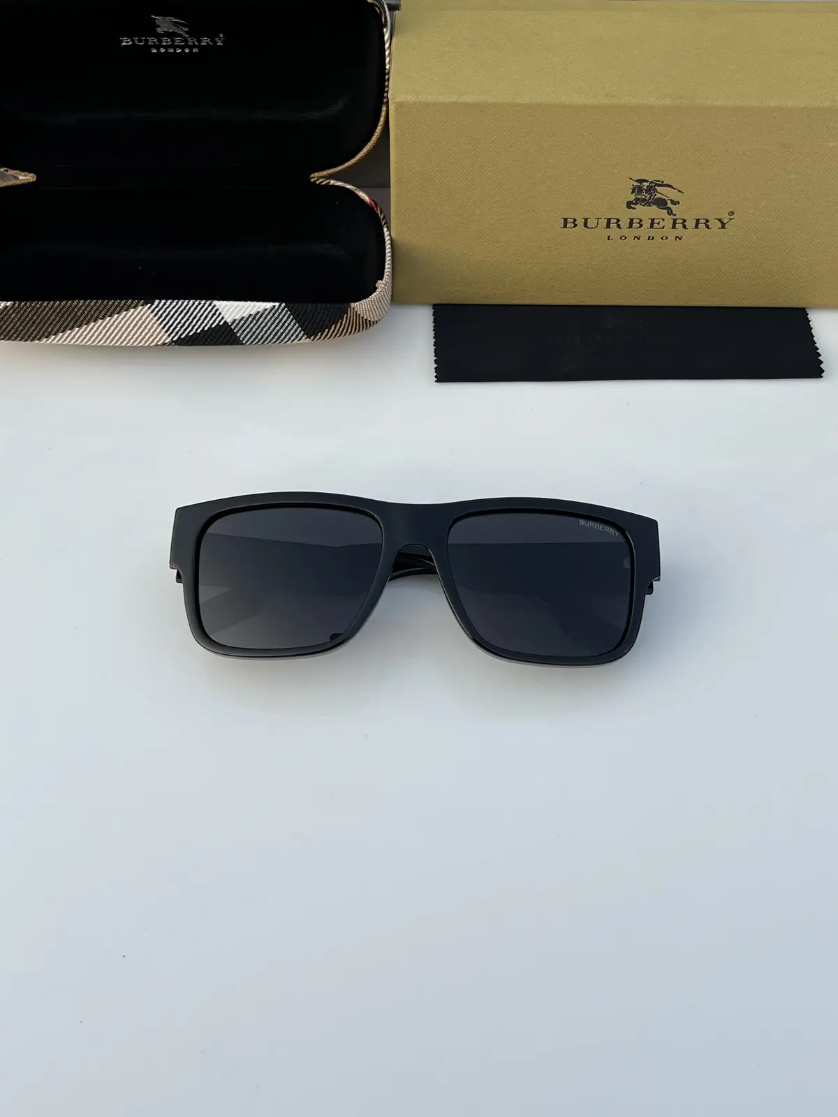Burberry 69019 full black - Image 3