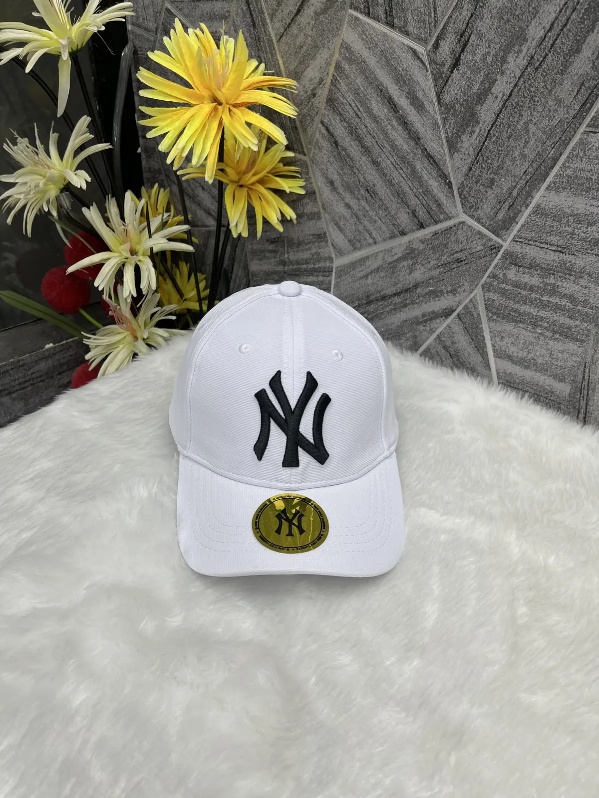 New York Yankees White Black Logo Premium Unisex Cap (With Safety Box)