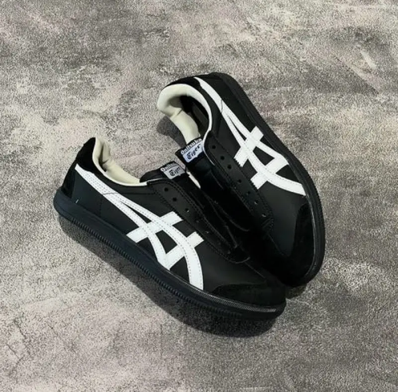 Onitsuka Tigar Tokuten Slip On Black - Image 5