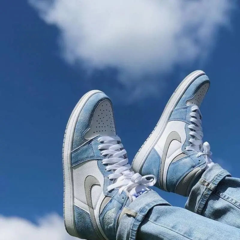 Air Jordan 1 Hyper Royal - Image 4