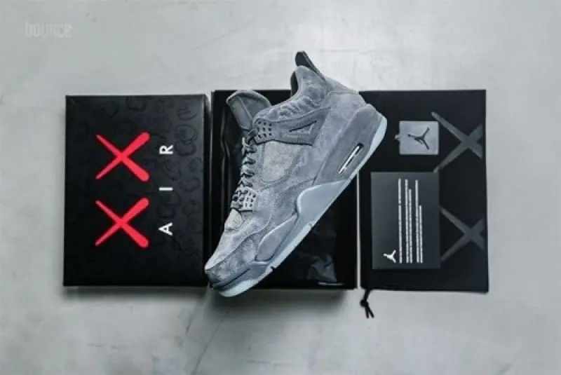 Nike AIR JORDAN RETRO 4 KAWS SEMI UA - Image 2
