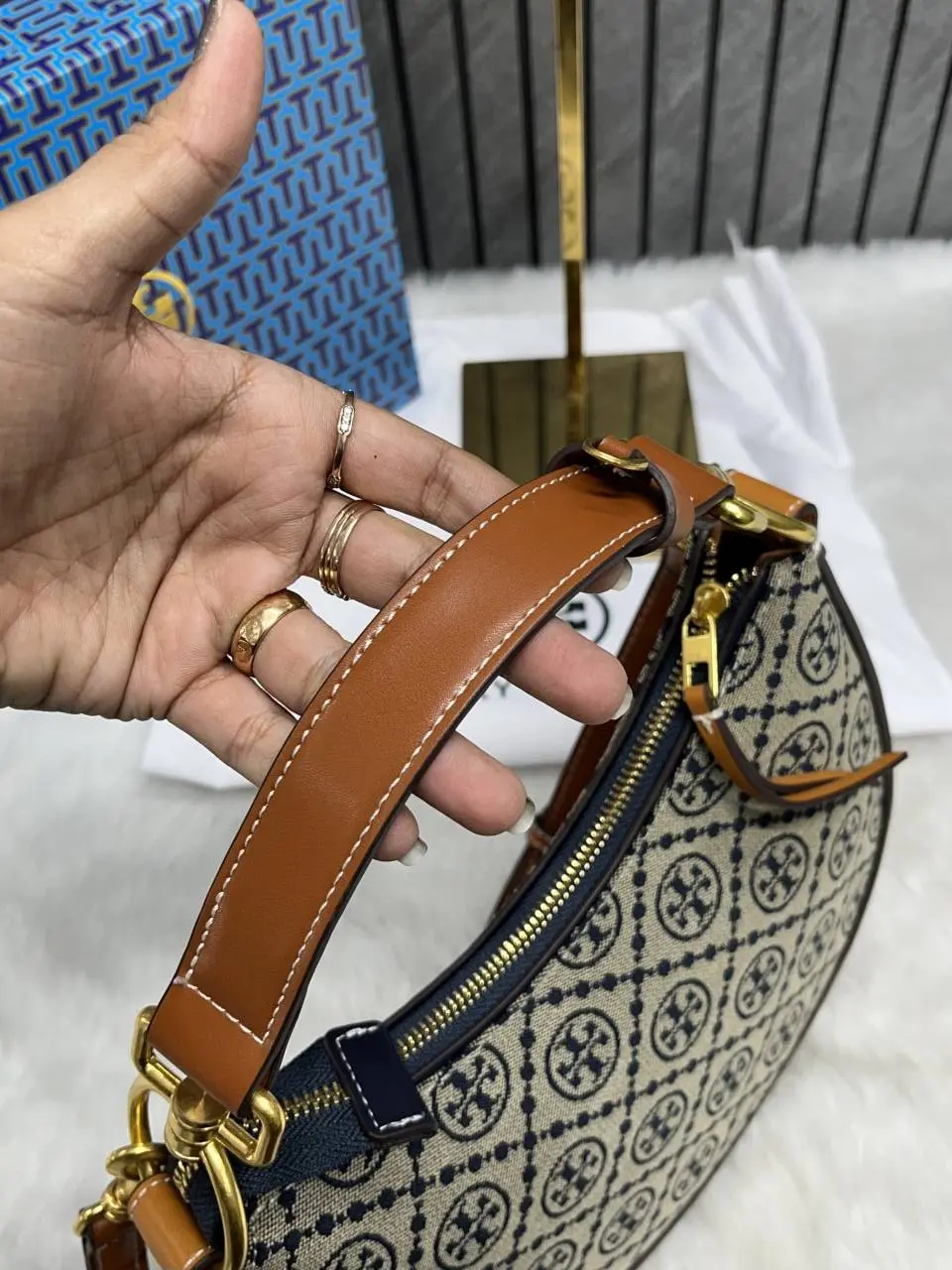 Tori Burch Jacquard Cresent Slingbag With OriginalBox - Image 6