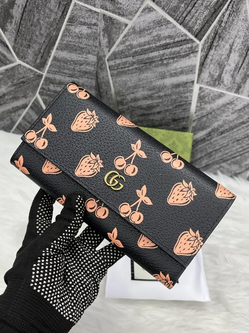 Gucci GG Textured Dollar Berry Print Leather Wallet With OriginalBox DustCover - Image 4