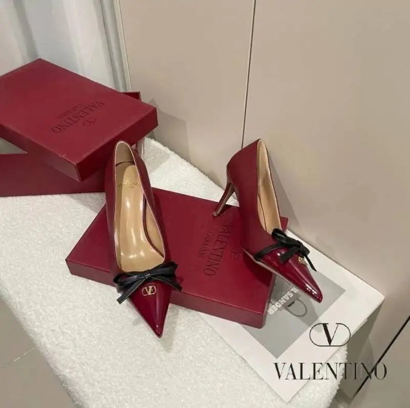 Valentino Pump Heel Elegant Womens Wine Patent Leather With Black Knot With OG Box & Carry Bag 933-V9 Wine
