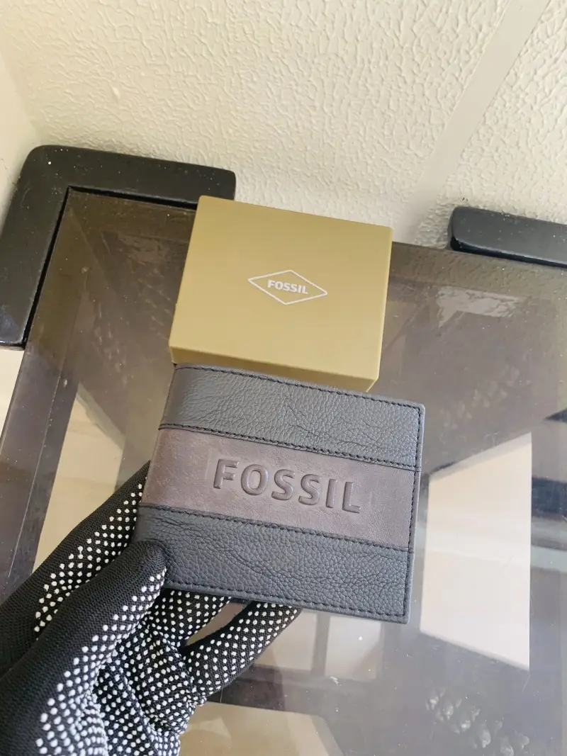 11 FOSIL PREMIUM QUALITY WALLET WITH BOX