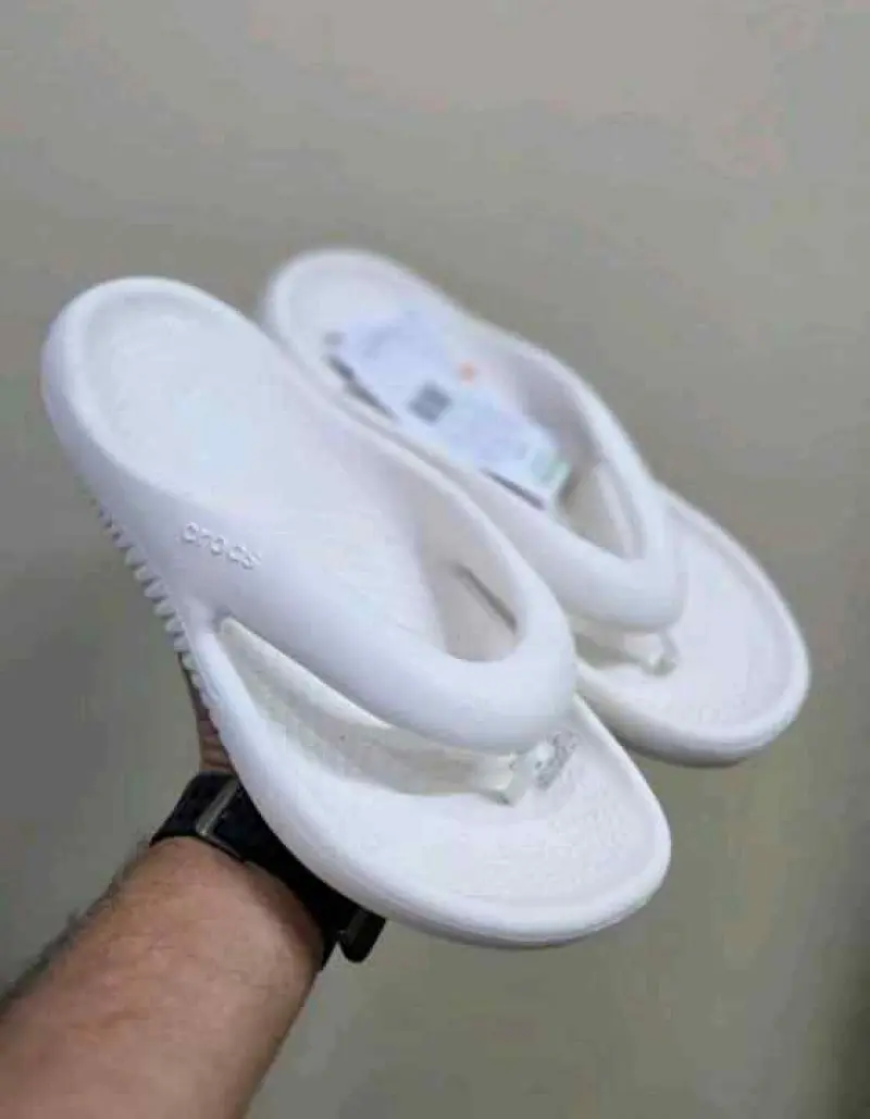 Crocs MELLOW RECOVERY FLIP Flops Whites