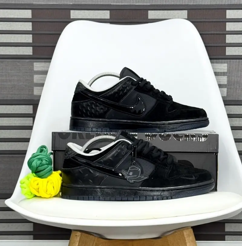 Nike SB DUNK LOW DUCK OF THE FEATHER BLACK UNIVERSITY - Image 2