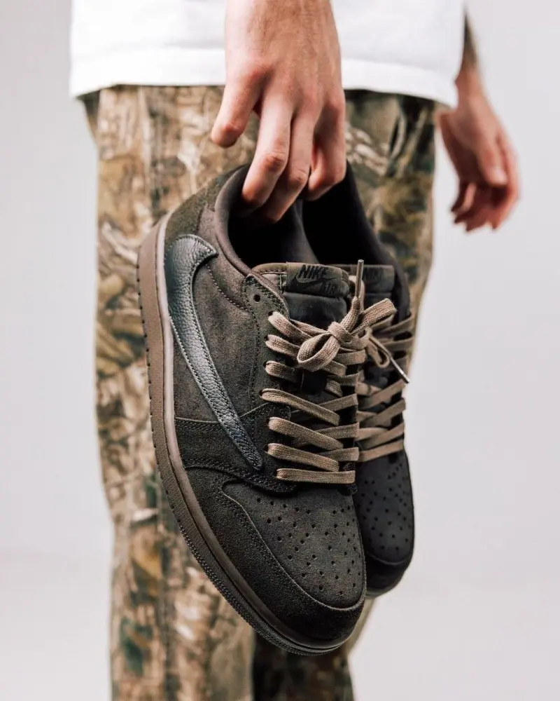 Travis scott x e air jordan 1 low velvet brown semi ua - Image 2