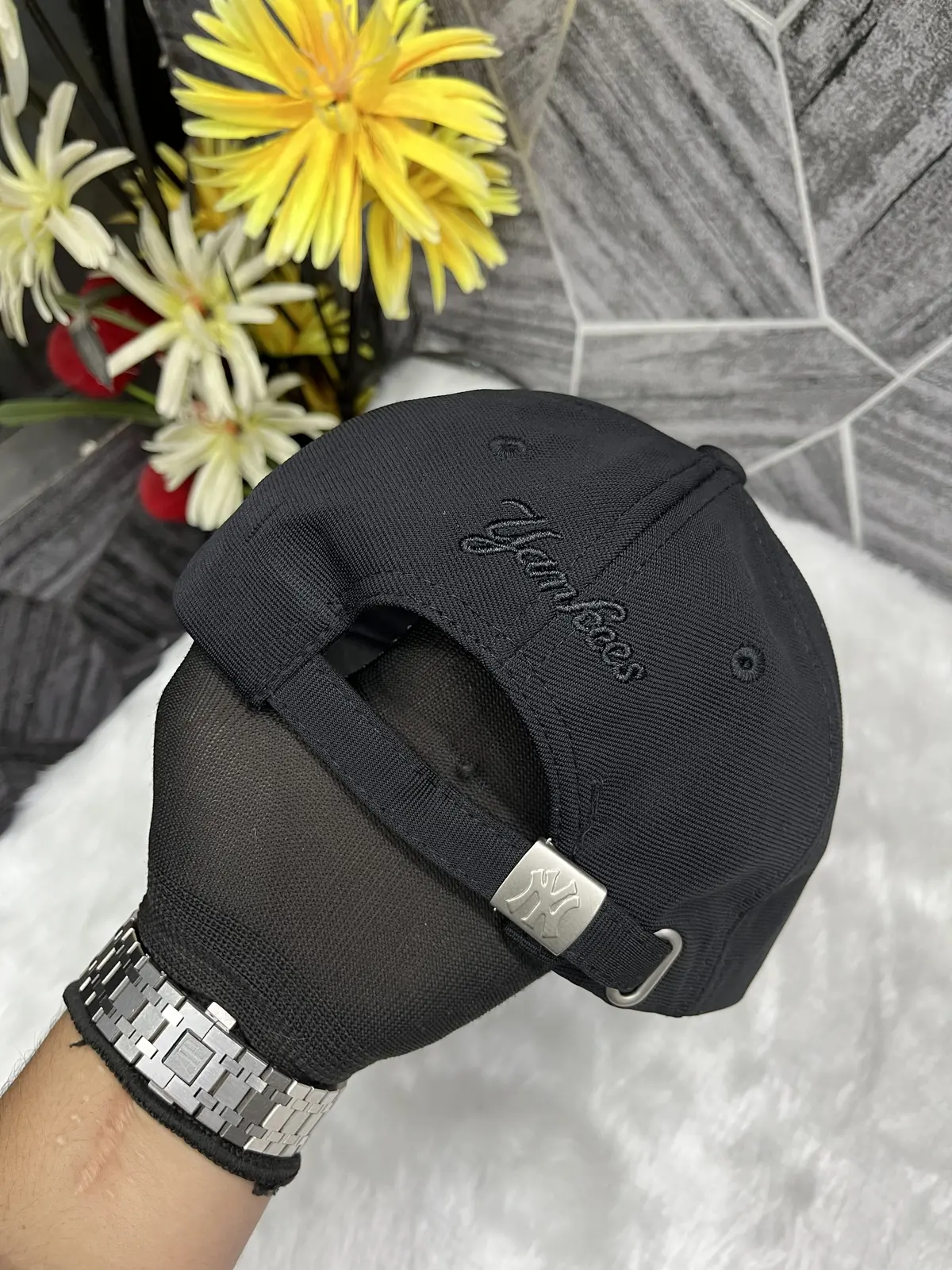 New York Yankees All Black Logo Premium Unisex Cap (With Safety Box) - Image 3