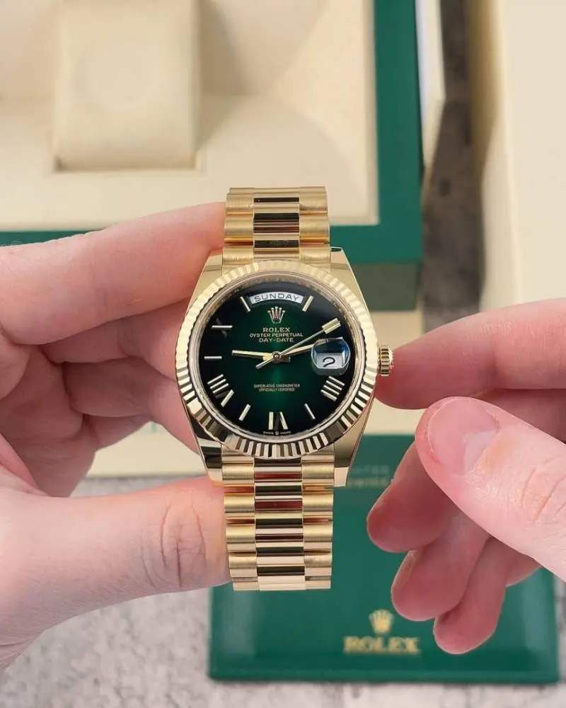 Rolex Oyster Perpetual Day Date 40 Battery Gold Green - Image 2