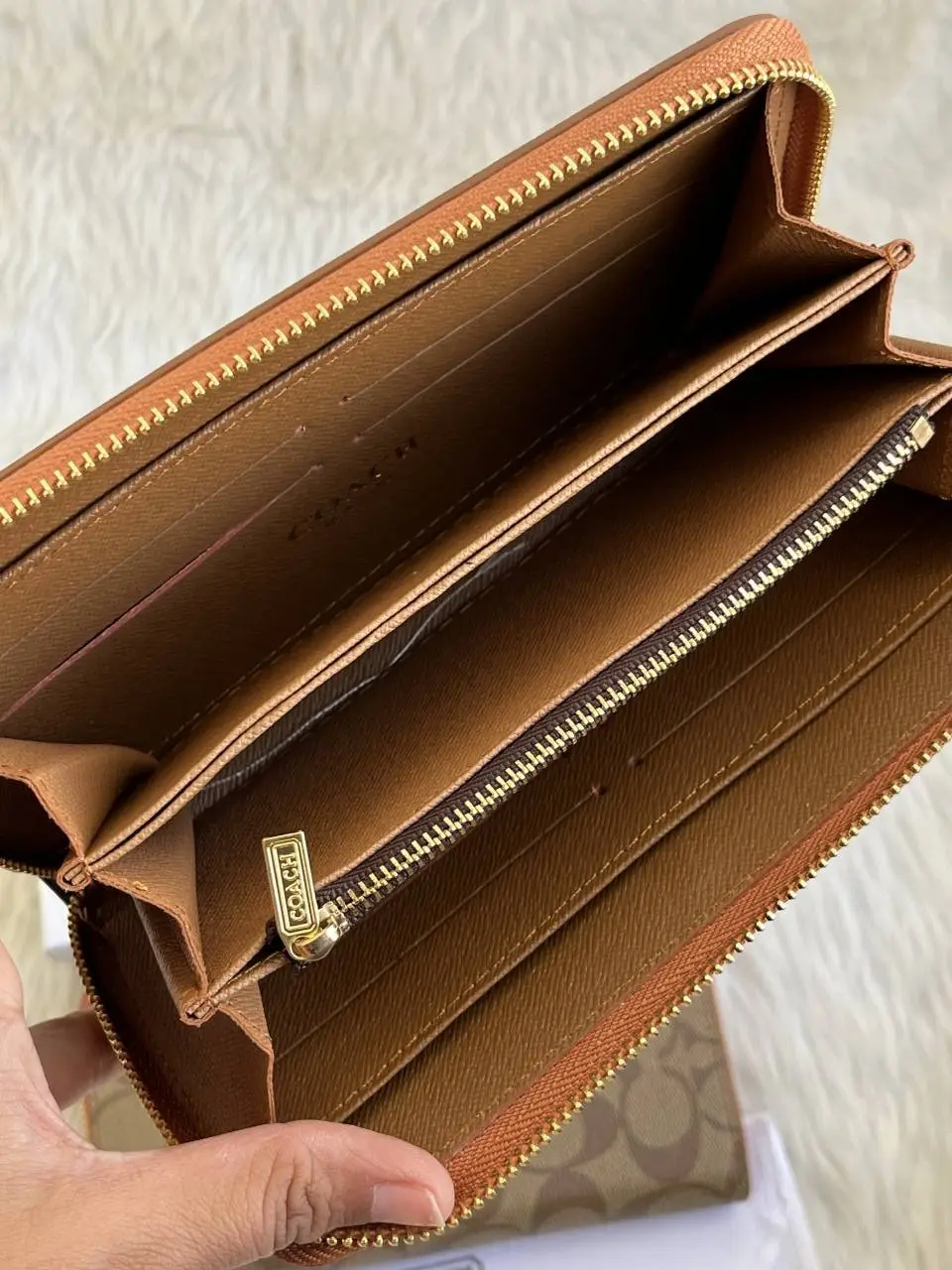 Coach 136 Long Zippy Wallet With OriginalBox DustCover - Image 4