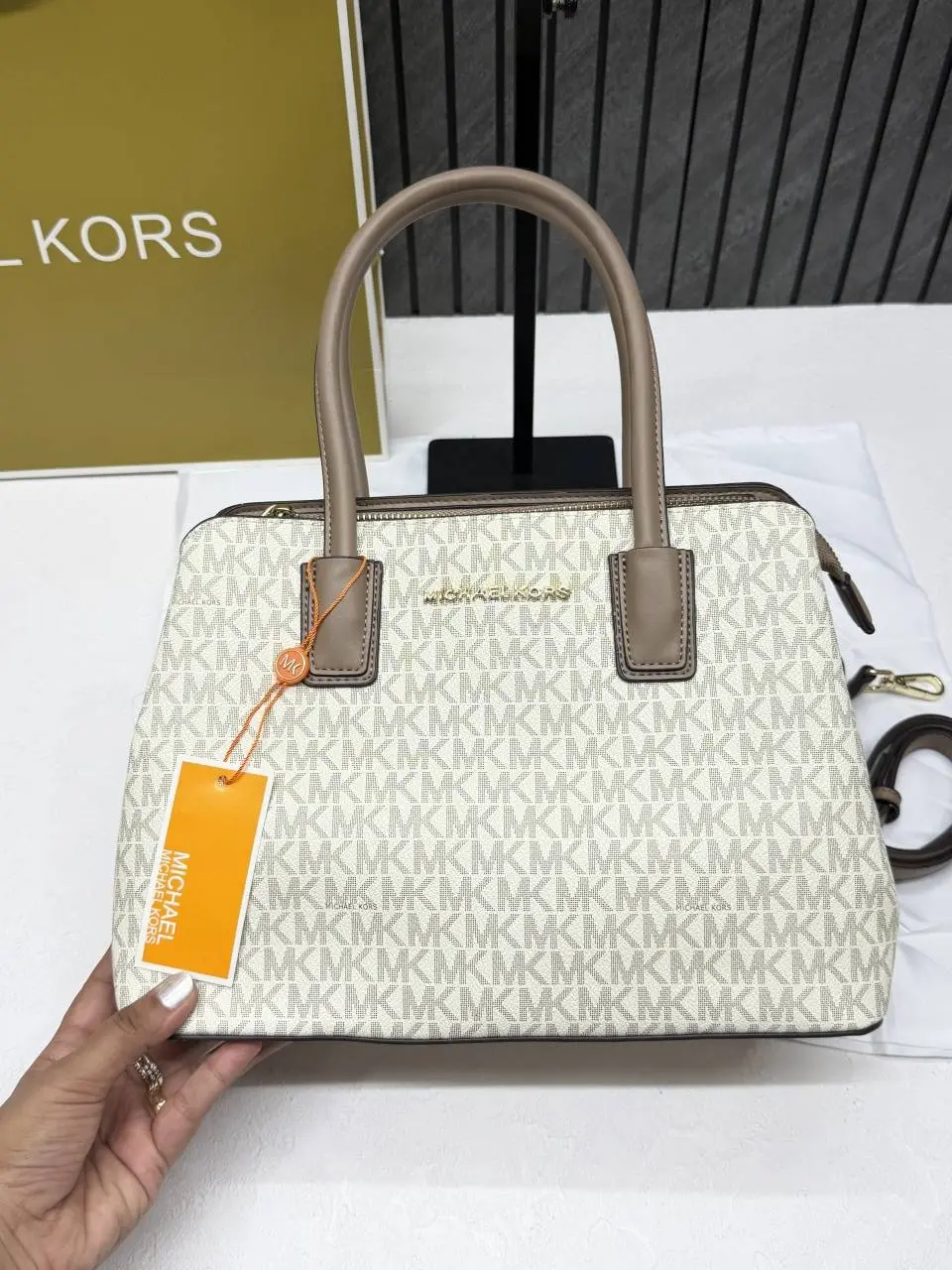 Michael Kors CB Cream-AP Medium Satchel Bag Highend With Original DustCover & CarryBagPacking - Image 5