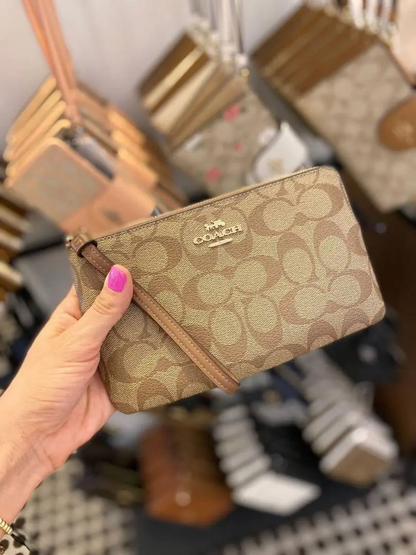 Coach W8 Zip Around Corner Wristlet With OriginalBox DustCover - Image 3