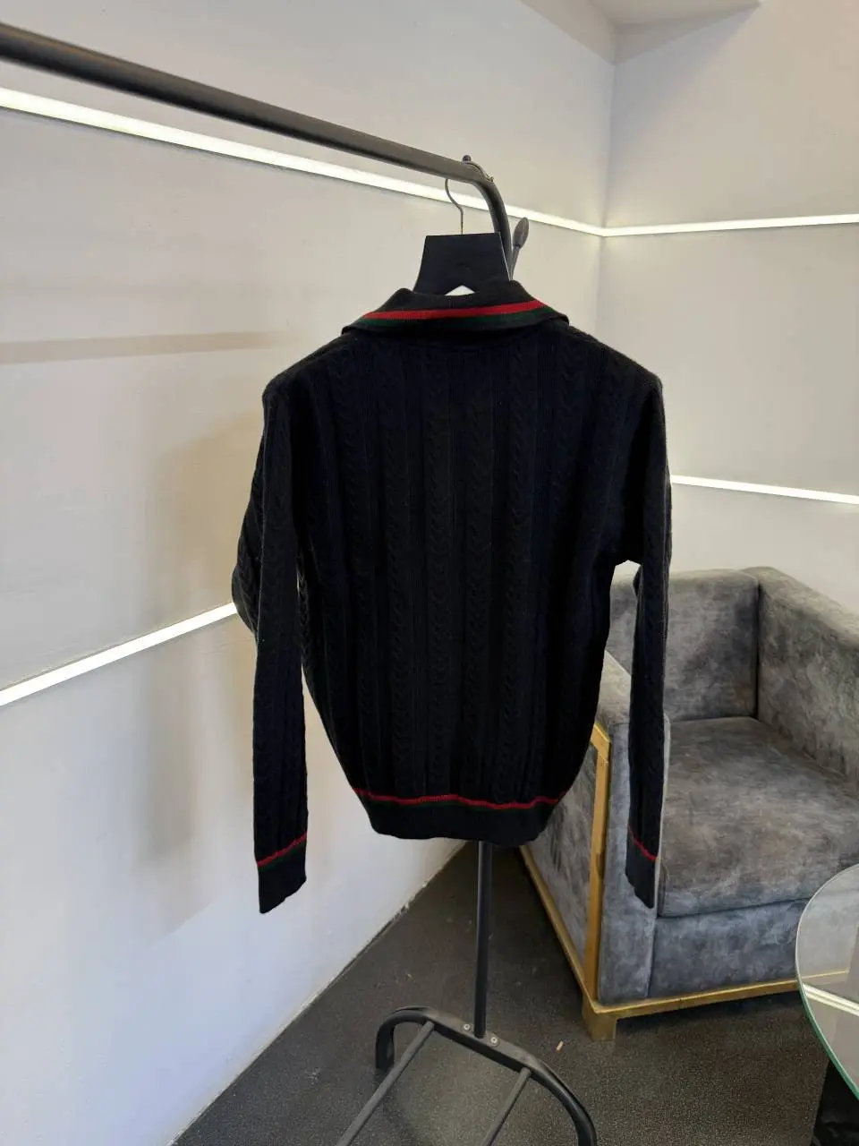 Gucci black knitted imported sweatshirt with brand button and logo on chest - Image 3