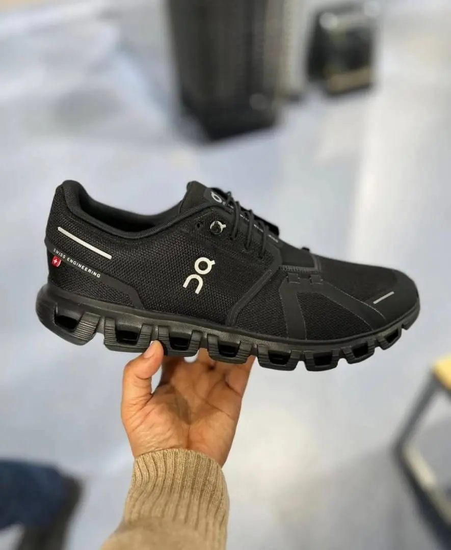 On Cloud 5 Waterproof Running Full Black - Image 2