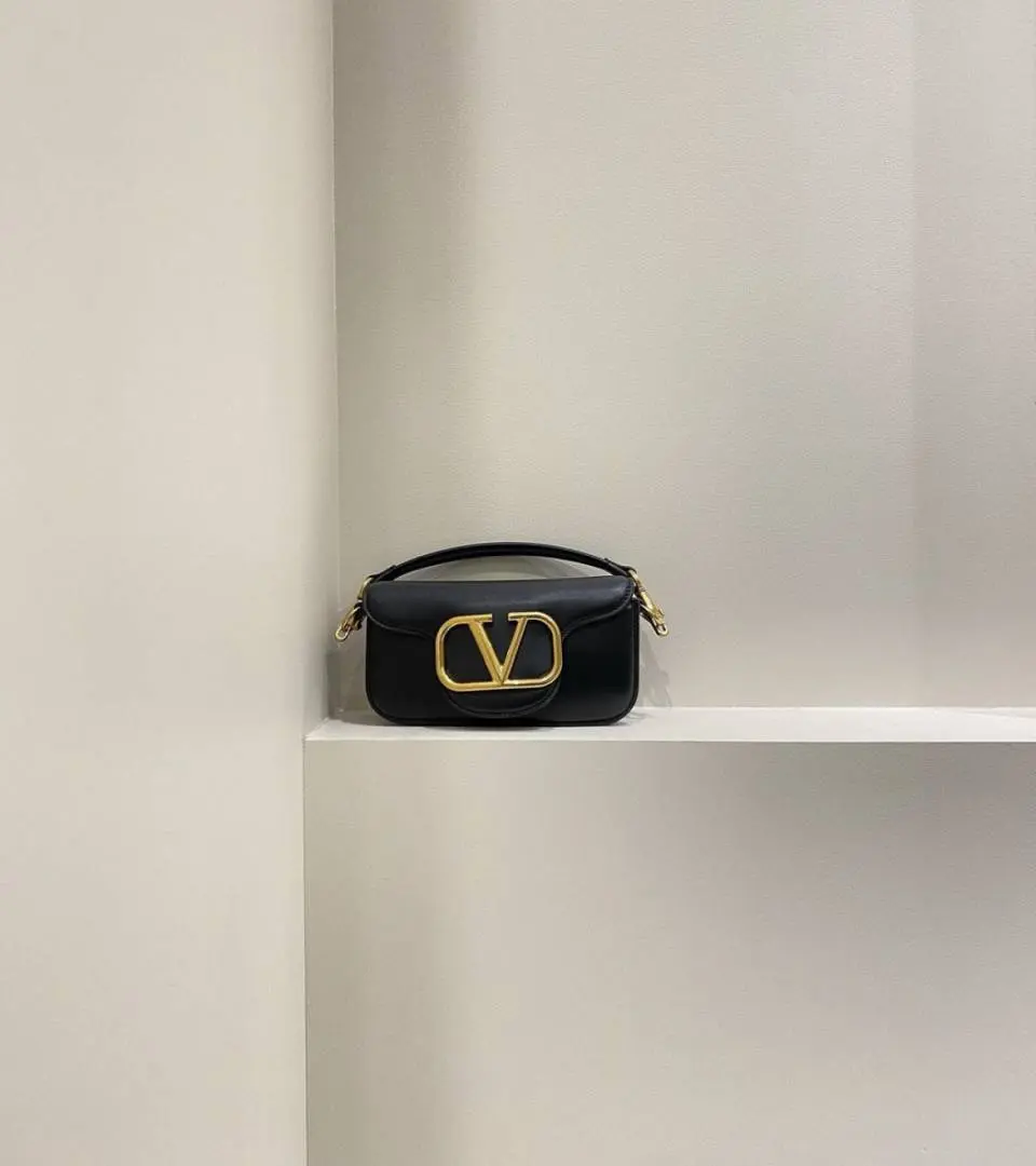 Valentynoo VLogo Black Small ShoulderBag With OriginalBox DustCover - Image 5
