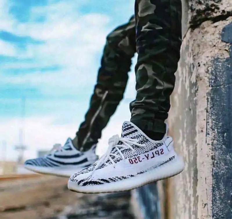 Adidas YEEZY BOOST 350 V2 ZEBRA Semi UA QUALITY - Image 2