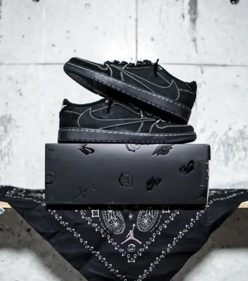 Travis Scott x Air Jordan 1 Low Phantom