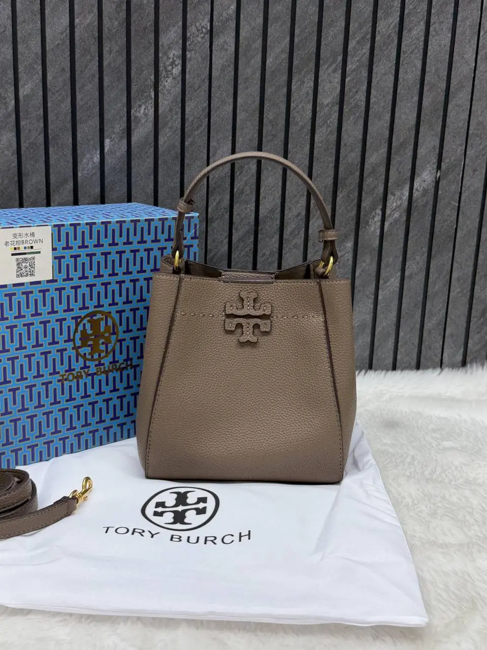 Tori Burch McGraw Bucket Bag With OriginalBox DustCover - Image 2