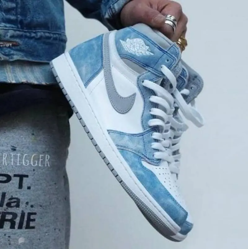 Air Jordan 1 Hyper Royal - Image 2
