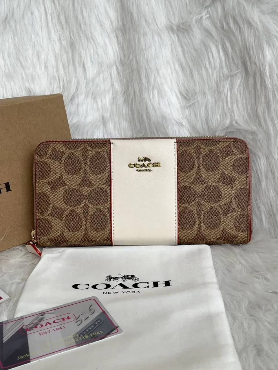 Coach 10-2 Premium quality zipper Wallet With Box Tags DustCover Highend Quality - Image 2